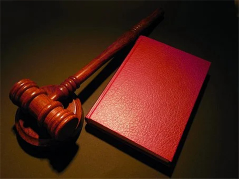 民事訴訟不應(yīng)跑到法院門口大喊大叫