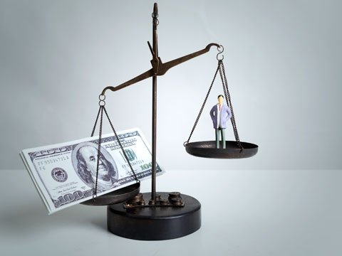 上海債務(wù)糾紛請律師談給親人做擔(dān)保要注意？